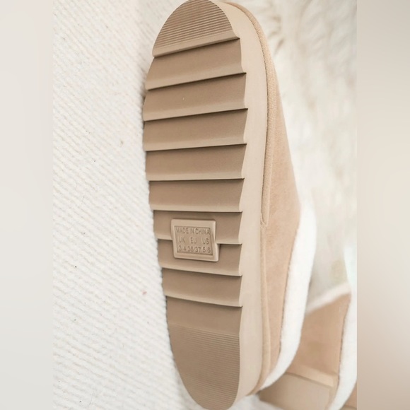 Women's Solid Color Platform Slippers with Fur Lining - Picture 7 of 8